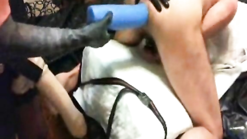 Pegging & Huge Insertions: Massive Strap-ons